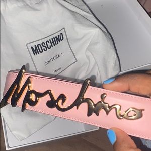 iam selling a moschino belt